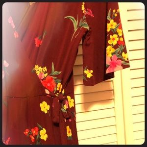 LIKE NEW floral summer tie dress
